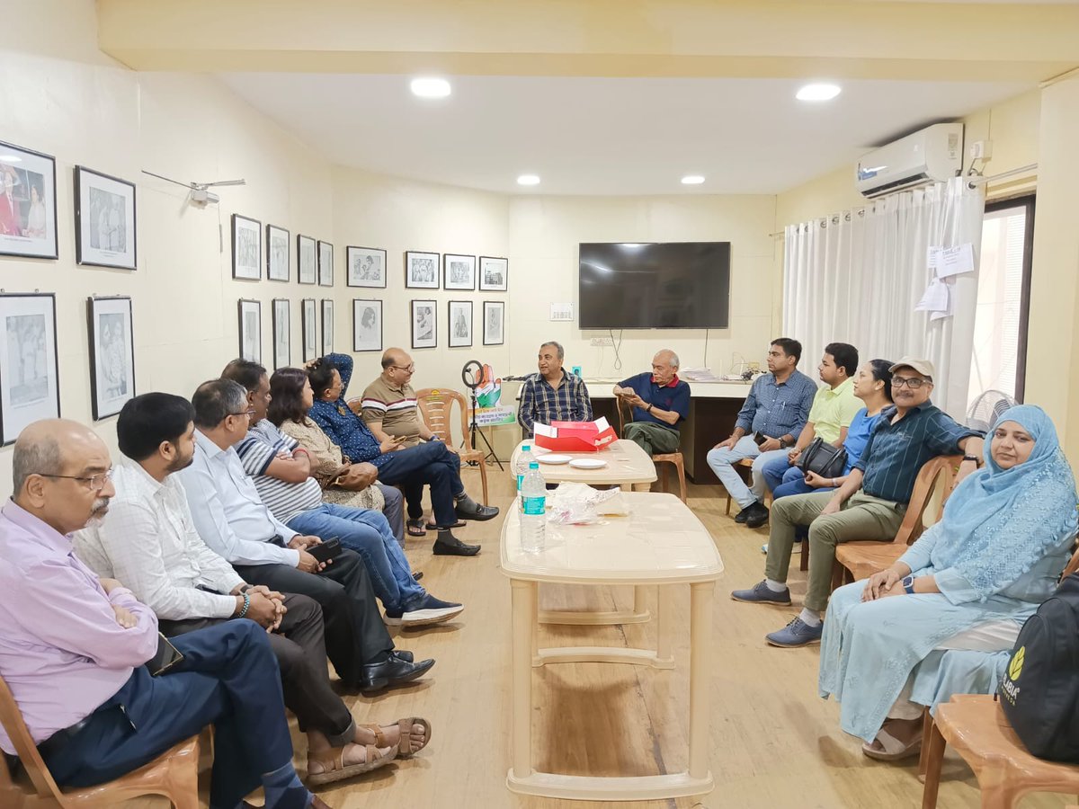 ghoshc's tweet image. Some West Bengal AIPC members assembled at the state Congress HQ Bidhan Bhawan to celebrate the 7th anniversary of the AIPC foundation. It was also an opportunity to discuss the way forward.
@ProfCong @ProfCongWB @INCWestBengal @pravchak