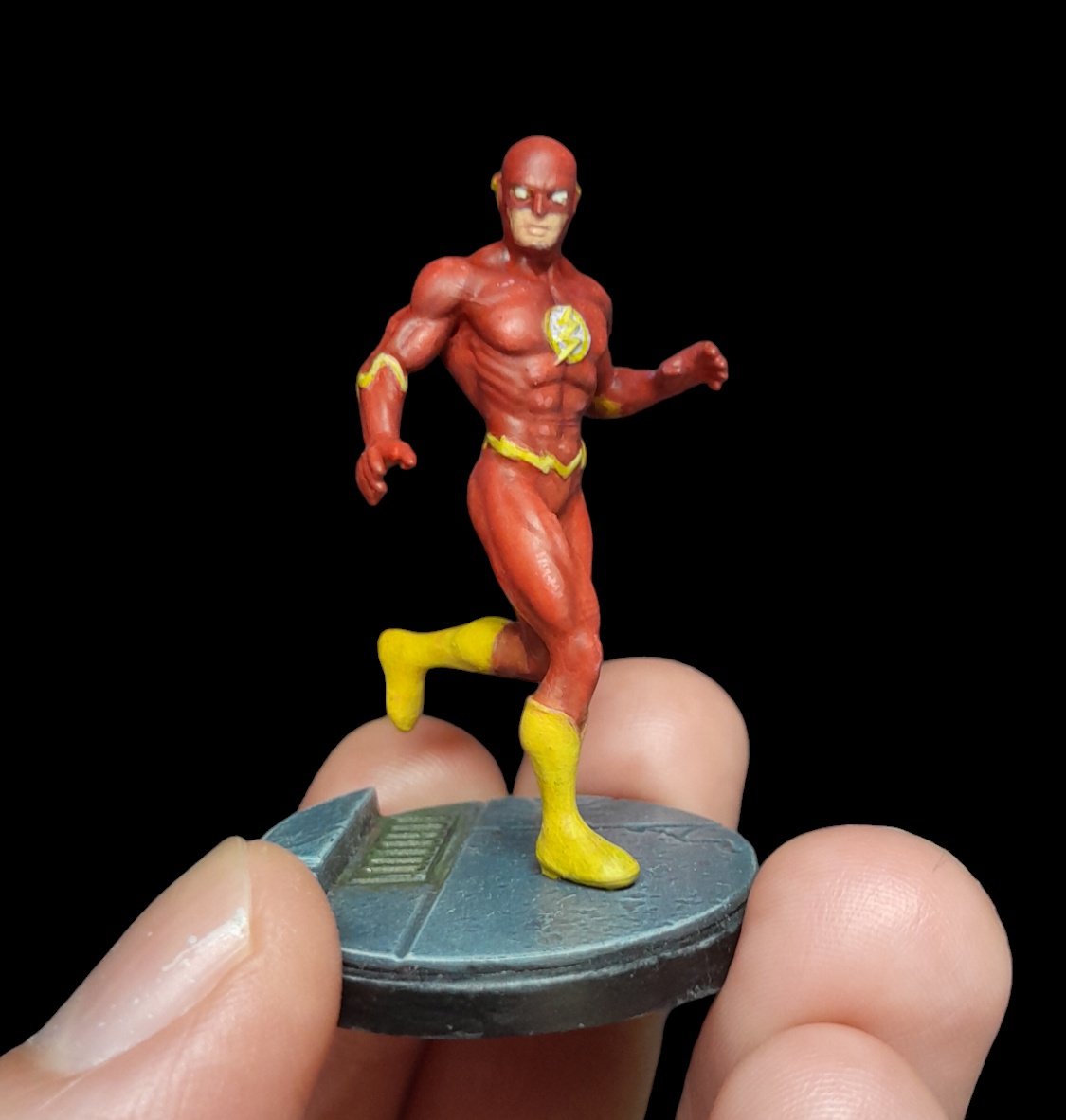 kimblepr's tweet image. Pintura de domingo. Vermelho é algo q eu sempre gosto de usar, pq são muitas opções de como trabalhar. #miniaturepainting #marvelcrisisprotocol #mcp