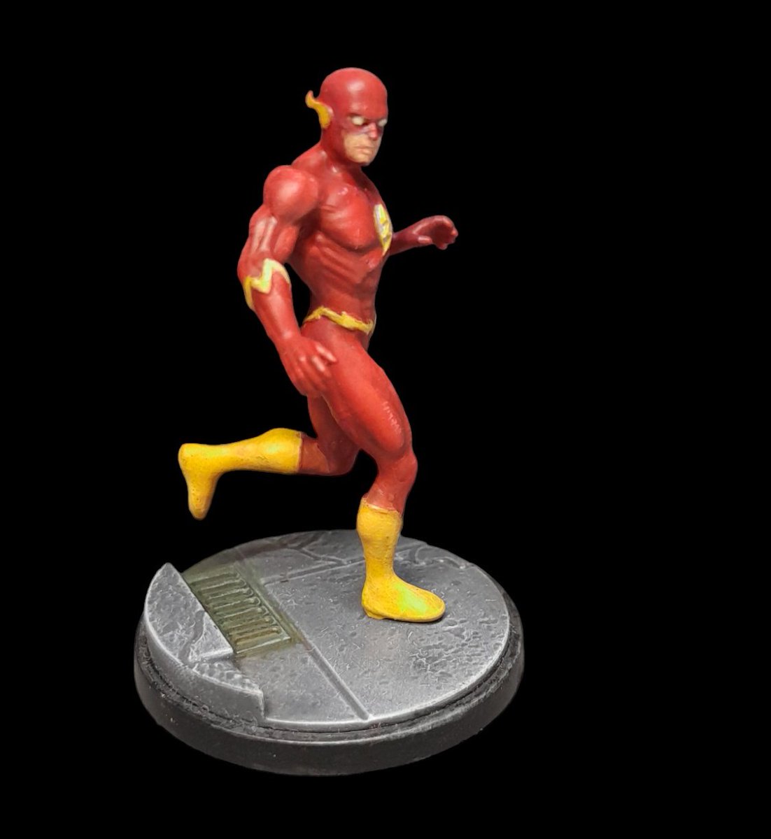 kimblepr's tweet image. Pintura de domingo. Vermelho é algo q eu sempre gosto de usar, pq são muitas opções de como trabalhar. #miniaturepainting #marvelcrisisprotocol #mcp