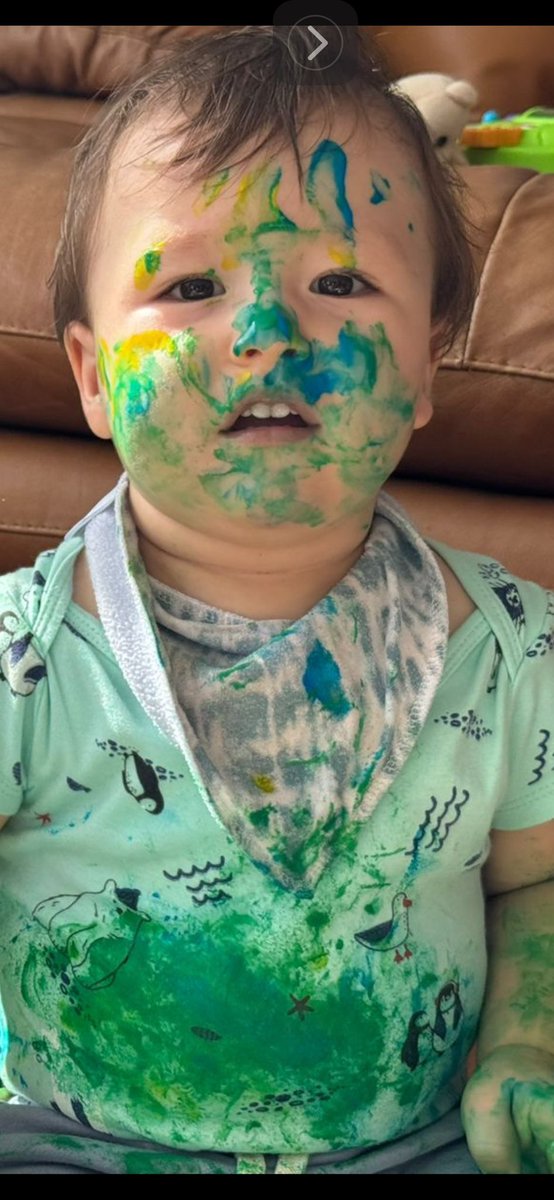 Los nietos Disfrutando de las pinturas y su lúdicas