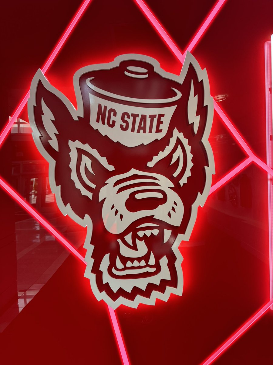 Shep71's tweet photo. Phenomenal day spent meeting with and pouring into the @PackFootball programβΌοΈ Grateful to live out my purpose one more day. #ShepInspires #LeaderSHEP #KeepTheChange #NCState #WolfPack #1Pack1Goal #ACC #CampTour24 https://t.co/moVrXFRAx4