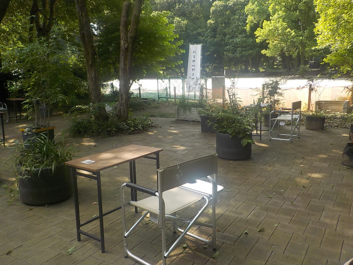 林試の森公園でテレワークをしよう
 木陰で公園テレワークはいかがですか（平日限定） 
１０時～１６時　サービスセンター裏手テラスにて 机と椅子をご用意しています。 充電用電源あります。 #林試の森公園 #お涼みスポット #公園テレワーク