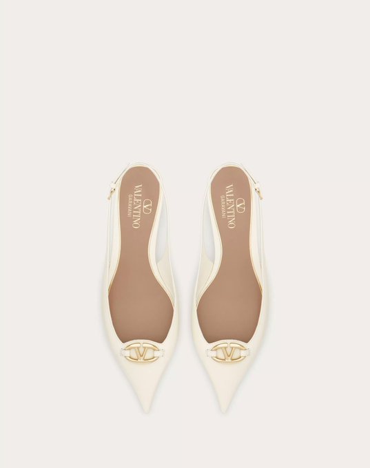 Valentino_Japan's tweet photo. ポイントトゥと控えめなVロゴの仕上げ

#VALENTINOGARAVANI #VLOGO ボールドエディション パンプスはこちら：
https://t.co/relkYosKnD https://t.co/McyTGFgt2R