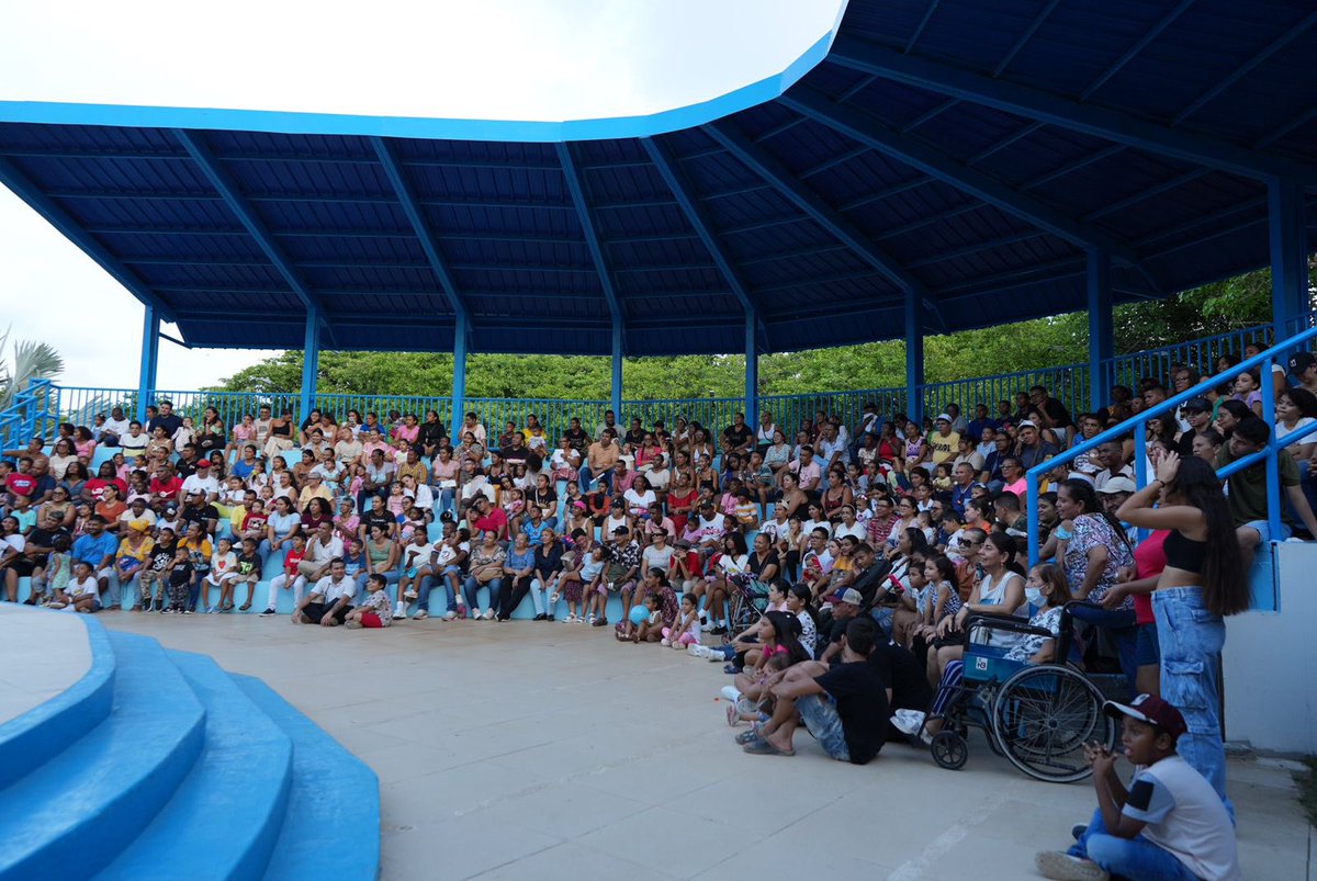 🎭🪄¡Lleno total hoy en el Parque Espíritu del Manglar! Este domingo, las familias cartageneras se sumergieron en un día lleno de alegría y cultura con un evento espectacular. #CartagenaVuelveABrillar