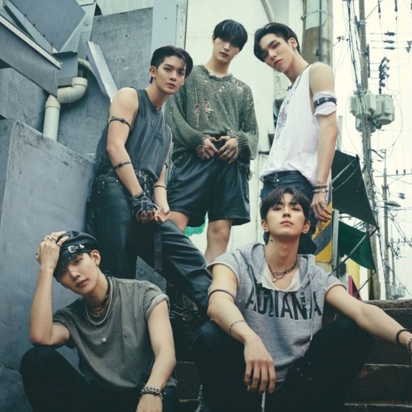 kchartsmaster's tweet photo. Bae Jinyoung has left CIX, the group will continue in a 4-member system.

https://t.co/rwqHrQbCGM https://t.co/w4uAAbcz1R