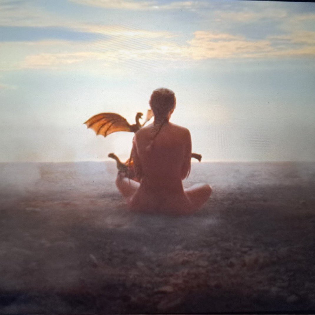 BougieClarkKent's tweet photo. you will ALWAYS be famous daenerys targaryen, first of her name, queen of the andals and the first men, protector of the seven kingdoms, the mother of dragons, the khaleesi of the great grass sea, the unburnt, the breaker of chains,THE PRINCE THAT WAS PROMISED #HouseOfThedragon https://t.co/KjaQ1wMiJC