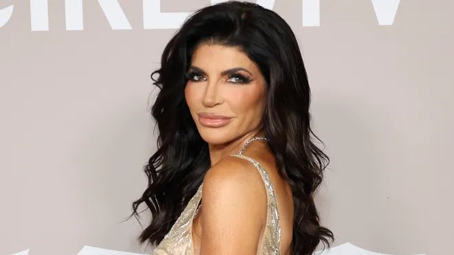 HousewivesHub's tweet photo. Obsessed with Comedian Andrea Lopez’s impression of Teresa Giudice! She is spot on!! #RHONJ 🙌🏽 https://t.co/AxdX4UWUt7