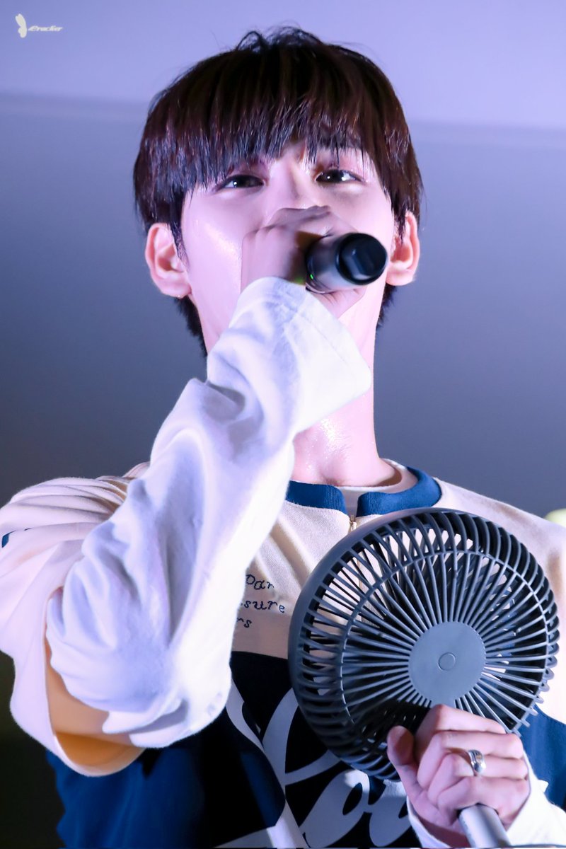ButterflyCK0218's tweet photo. 240727 Busking in OC

🐶

#드리핀 #DRIPPIN 
#김동윤 #KIMDONGYUN 
#동윤 #DONGYUN https://t.co/uF0qEhiQoB