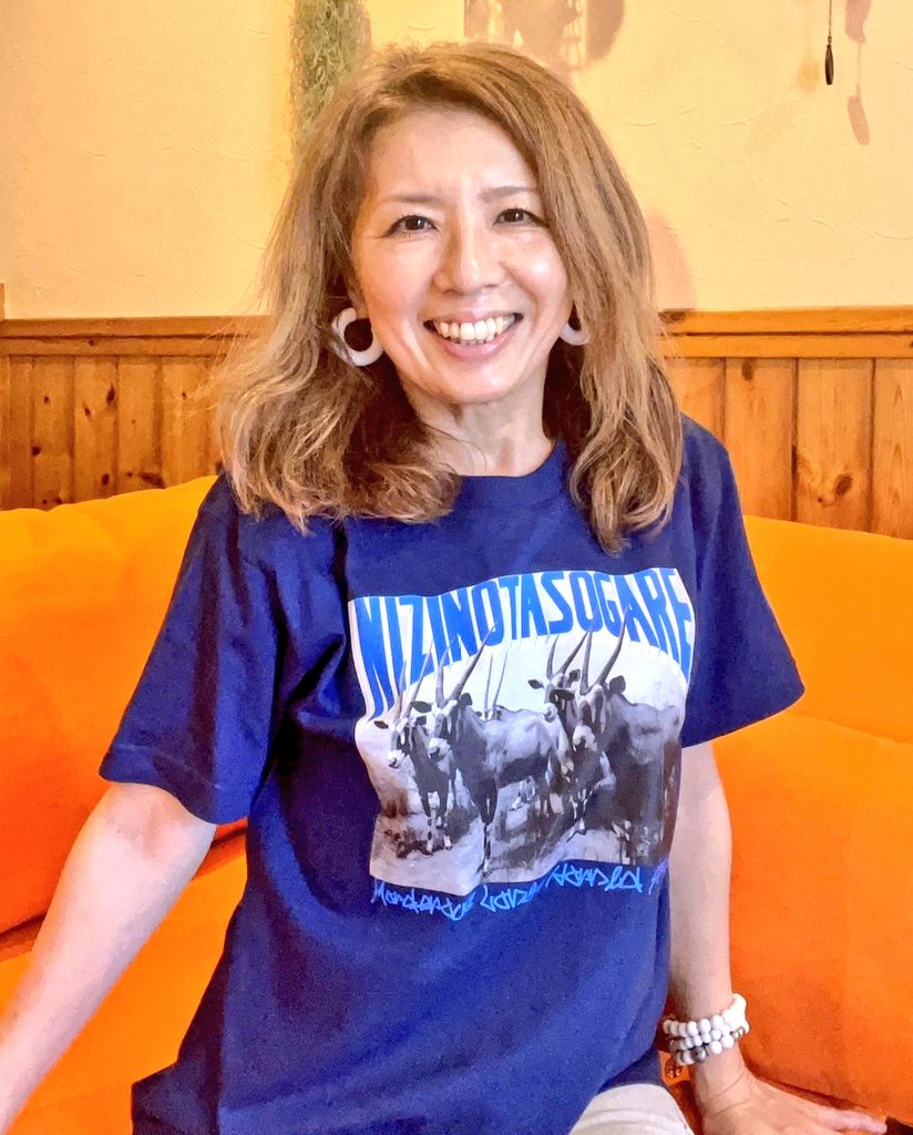 ウチの姉ちゃん(55*歳 X1)も装備 虹の黄昏の新しいTシャツ ｢宣伝に使っ