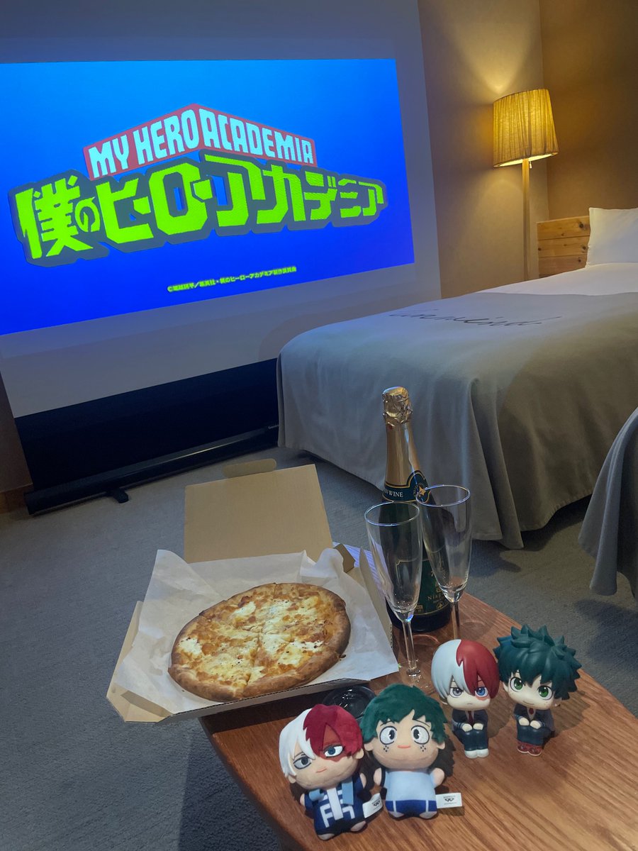 ank_hrak's tweet photo. 最終回を見届ける合宿をしました。
読み終わって2時間くらい、やばいな？しか言ってませんでした最高でした。

今1人になってとても寂しい〜！
けど、みんなの物語は終わらないんだなって。

とりあえず、ぎこちないファンサと、ガン見する彼の話を描きたくてしょうがないです。最高です。一生大好き。 https://t.co/4BXLM4iUPz