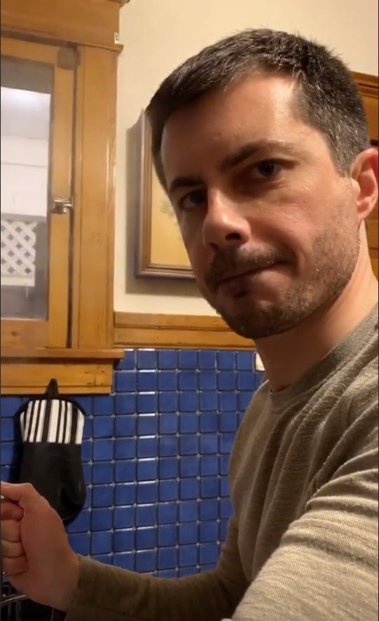 plumjuice64's tweet image. #BootEdgeEdge ❤️🐝