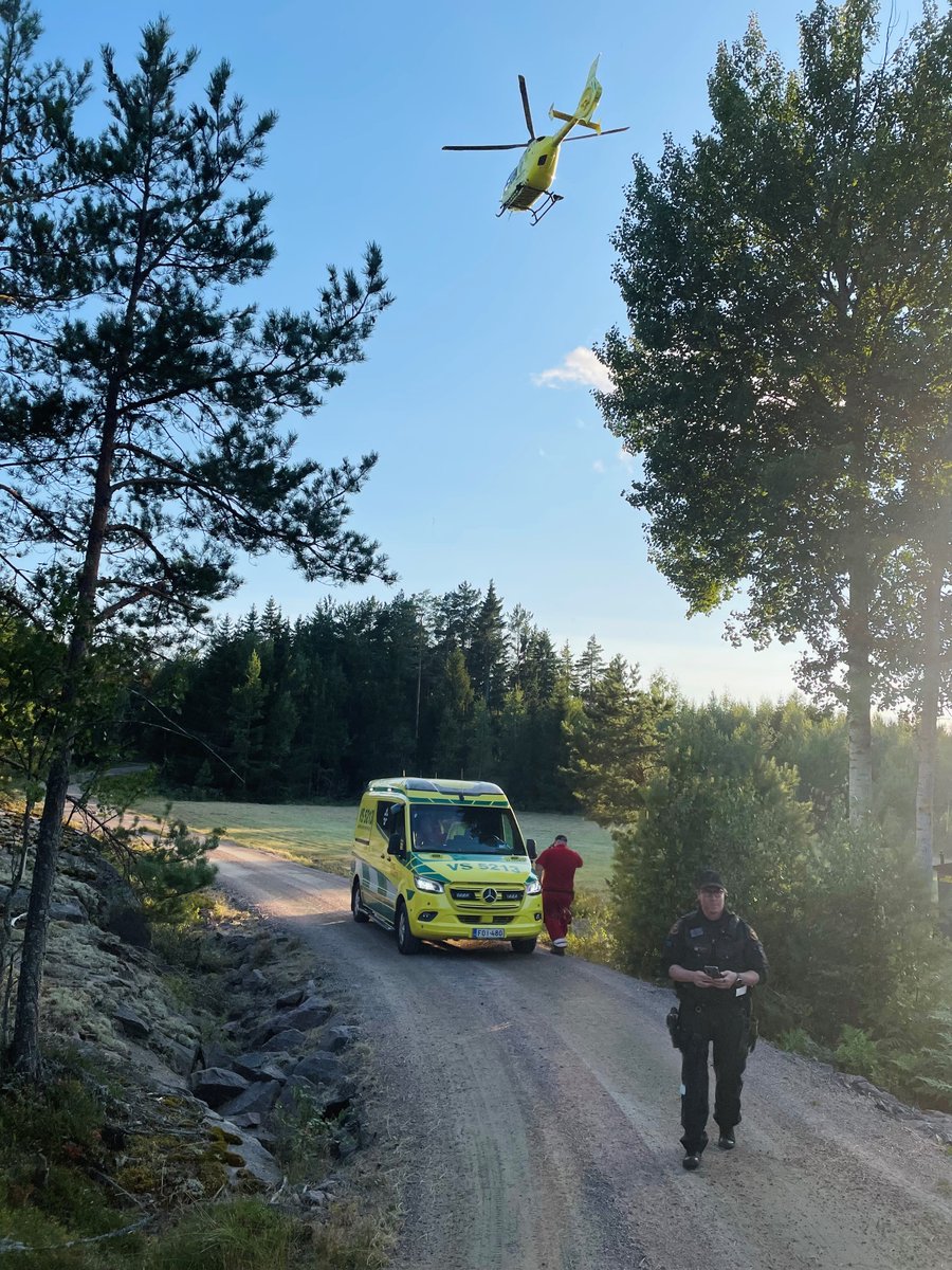 Merivartiosto - LSMV (@meriraja) on Twitter photo Länsi-Suomen merivartiosto tukee päivittäin muita viranomaisia heidän tehtävissään myös harvaan asutuilla seuduilla, kuten saaristossa. Nauvon merivartioaseman partio osui sattumalta ensihoitotehtävän tapahtumapaikalle ja tarjosi kantoapua.
#yhteistyö <a href="/FinnHEMS/">FinnHEMS-lääkärihelikopteritoiminta</a> <a href="/VSSHPEnsihoito/">VSSHP ensihoito</a> Länsi-Suomen merivartiosto tukee päivittäin muita viranomaisia heidän tehtävissään myös harvaan asutuilla seuduilla, kuten saaristossa. Nauvon merivartioaseman partio osui sattumalta ensihoitotehtävän tapahtumapaikalle ja tarjosi kantoapua.
#yhteistyö <a href="/FinnHEMS/">FinnHEMS-lääkärihelikopteritoiminta</a> <a href="/VSSHPEnsihoito/">VSSHP ensihoito</a>