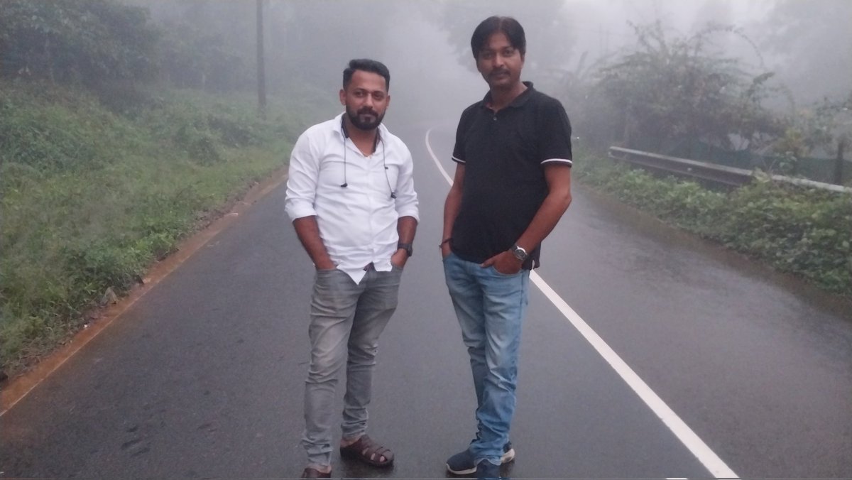 Anand_Journ's tweet image. Special thanks to my VJ Pawan Chaudhary, who carried 8 kg weight on his shoulders till crown top of #WayanadLanslide abv Punchirimattam, Mundakkai &amp;amp; Churulmala. Also to our driver Boney, who took us frm Kochi driving whole night &amp;amp; staying in action with us on all 5 days.