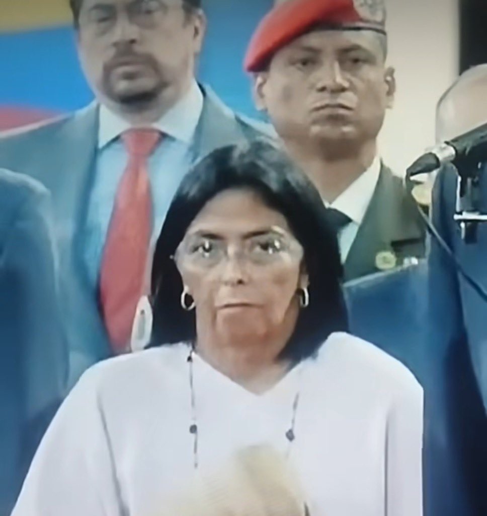 Delcy Rodriguez vicepresidente de la dictadura de Maduro en Venezuela 🇻🇪 ya parece un demonio andante, de tanta maldad, locura y fealdad. #VenezuelaLibredeDictadura