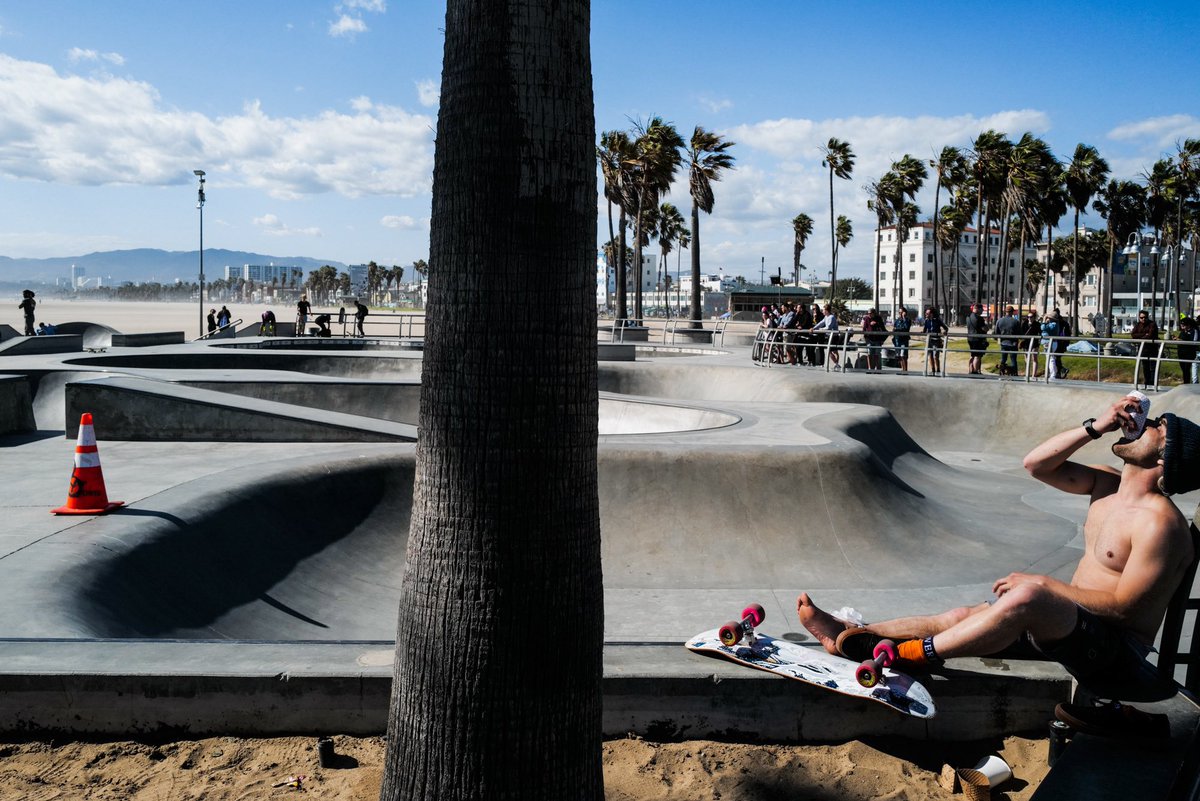 cedric__roux's tweet photo. Venice Beach. Malgré une ambiance de liberté, les temps sont durs pour beaucoup et la Police est très présente. https://t.co/3wWheMskHt