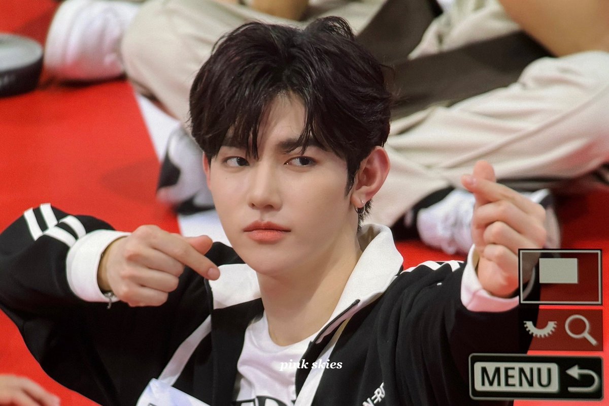 halovneul's tweet photo. 활 쏘는 폼이랑 얼굴 개미쳤어요 오늘 용안 겁나 고트하심 https://t.co/70aYIRoa3f