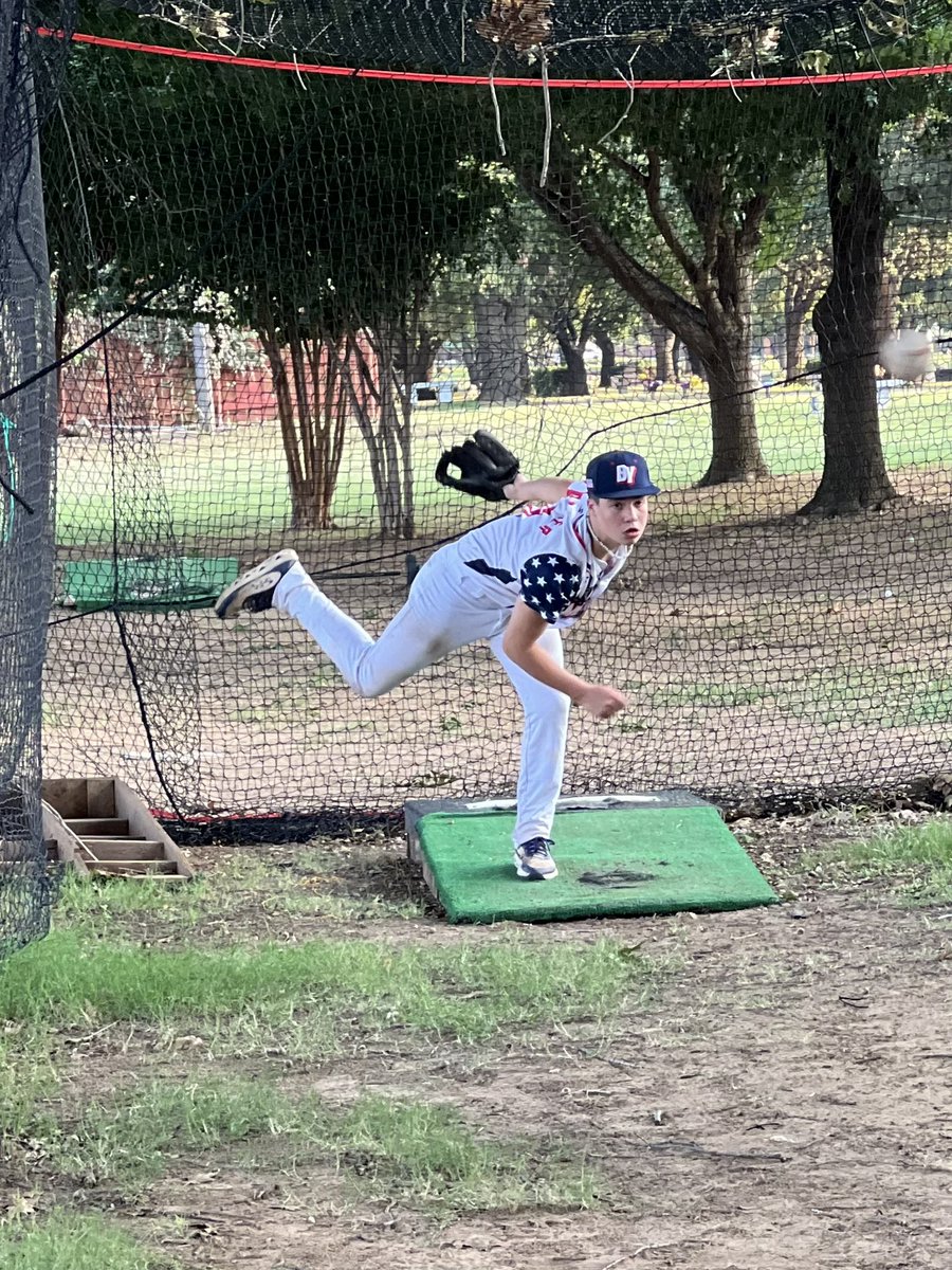 LucasFortner28's tweet image. Off season? No such thing! #Trinitybaseball #ntxkings #uncommitted #classof2028 @NTXKingBaseball