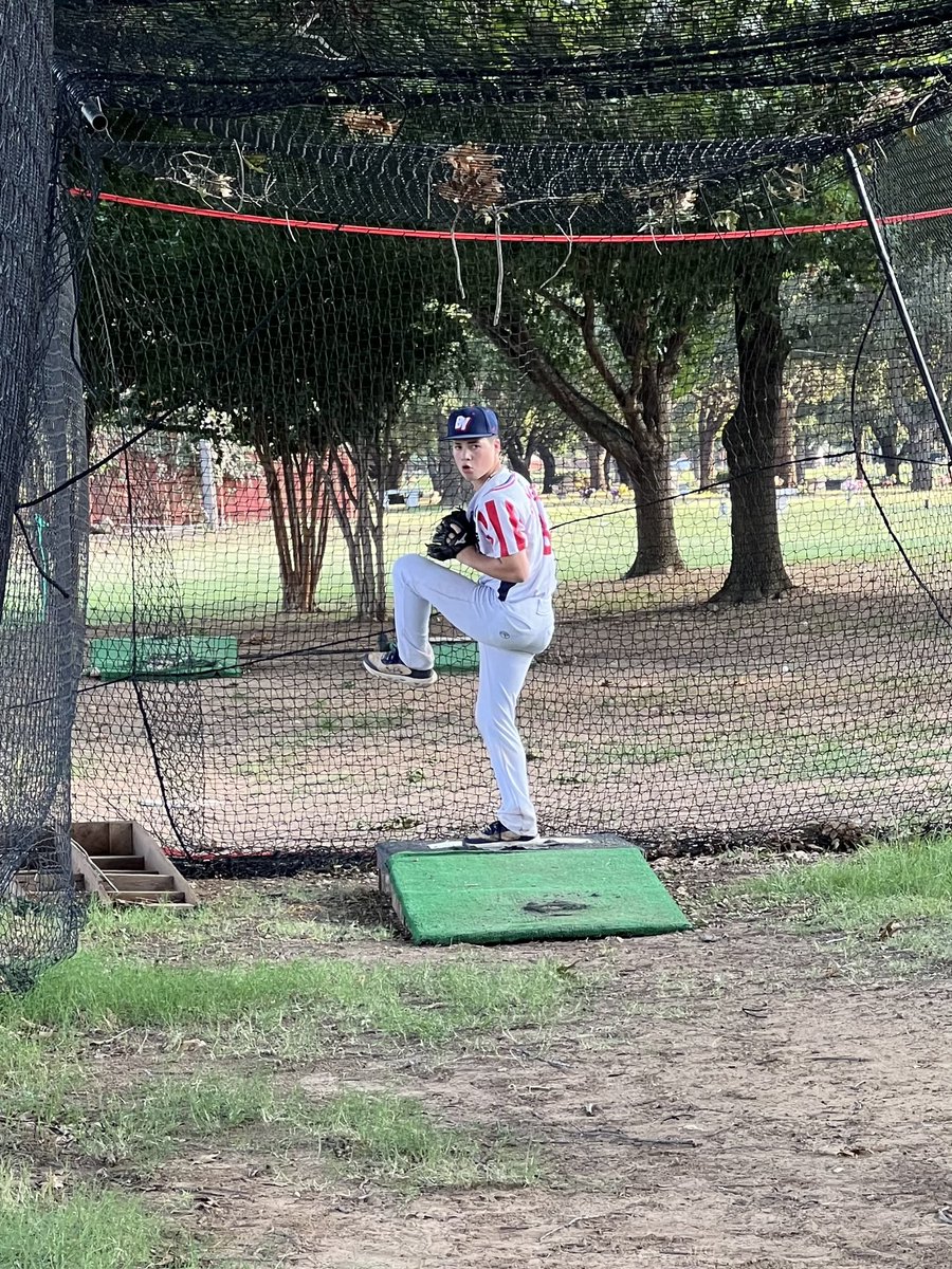 LucasFortner28's tweet image. Off season? No such thing! #Trinitybaseball #ntxkings #uncommitted #classof2028 @NTXKingBaseball