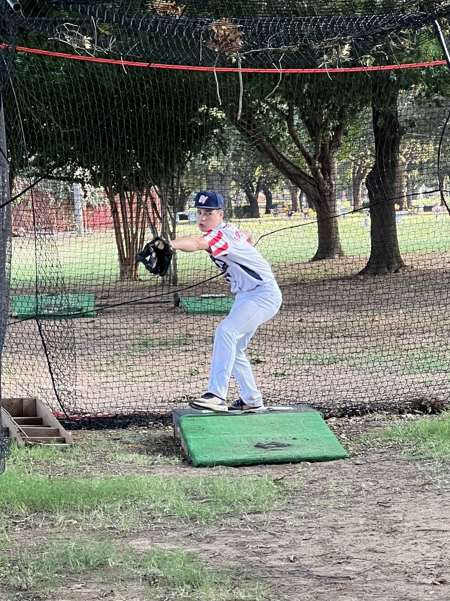 LucasFortner28's tweet image. Off season? No such thing! #Trinitybaseball #ntxkings #uncommitted #classof2028 @NTXKingBaseball
