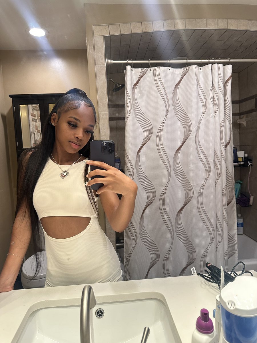 chxrmingty_'s tweet photo. my type https://t.co/96Og3pmpuM
