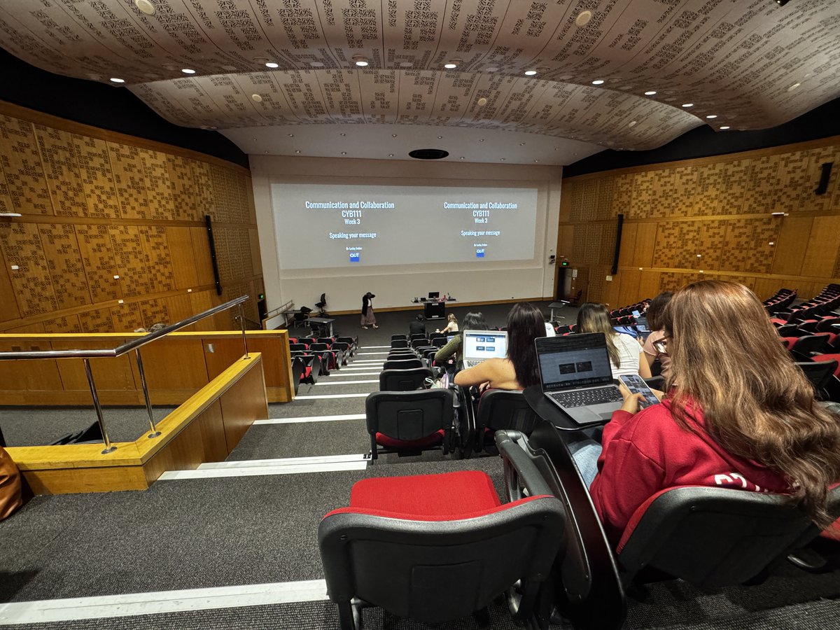 课程排的满满的。没考试前都是愉悦的。等考试的时候再说吧 😂