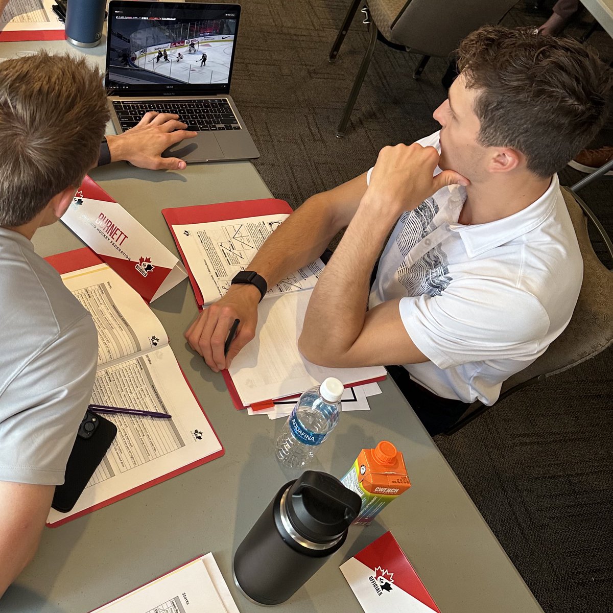 DHanoomansingh's tweet image. After 3 days of camp, our OPOE officials are ready for the Hlinka-Gretzky Cup! Thank you to @ForceOfficials for outfitting our team.

Après 3 jours de camp, nos officiels du PEO sont prêts pour la Coupe Hlinka-Gretzky! Merci á FORCE d’avoir équipé nos officiels.