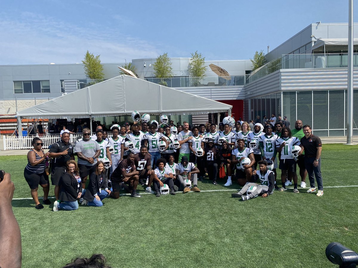 bhsbearcatsport's tweet photo. Gotta give a big shoutout to the @clevelandbrowns for their donation to @bhsbearcatsport. Our team was invited to the practice facility in Berea, OH where they watched practice, met the players, and then received brand new Xenith helmets. #riseofthebearcats https://t.co/vAvVQ6IAxm