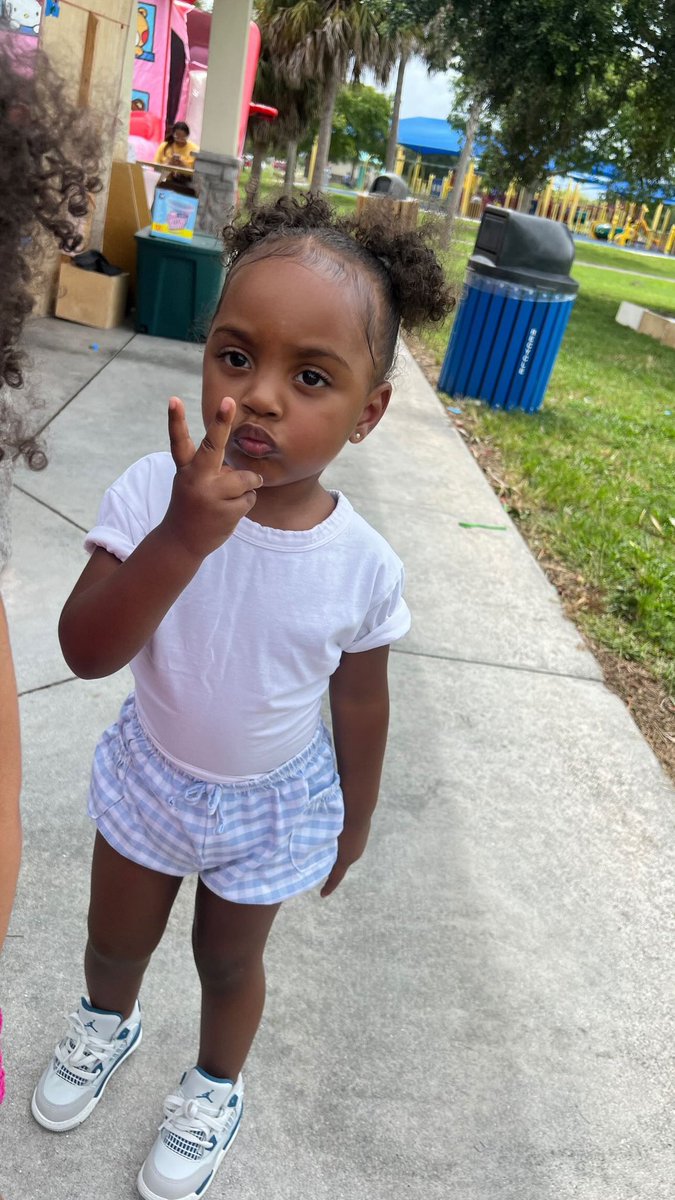 mamigabss's tweet photo. My baby sooooo pretty🥰🥰🥰🥰🎀🩵💙 https://t.co/kiyDZTOI1w