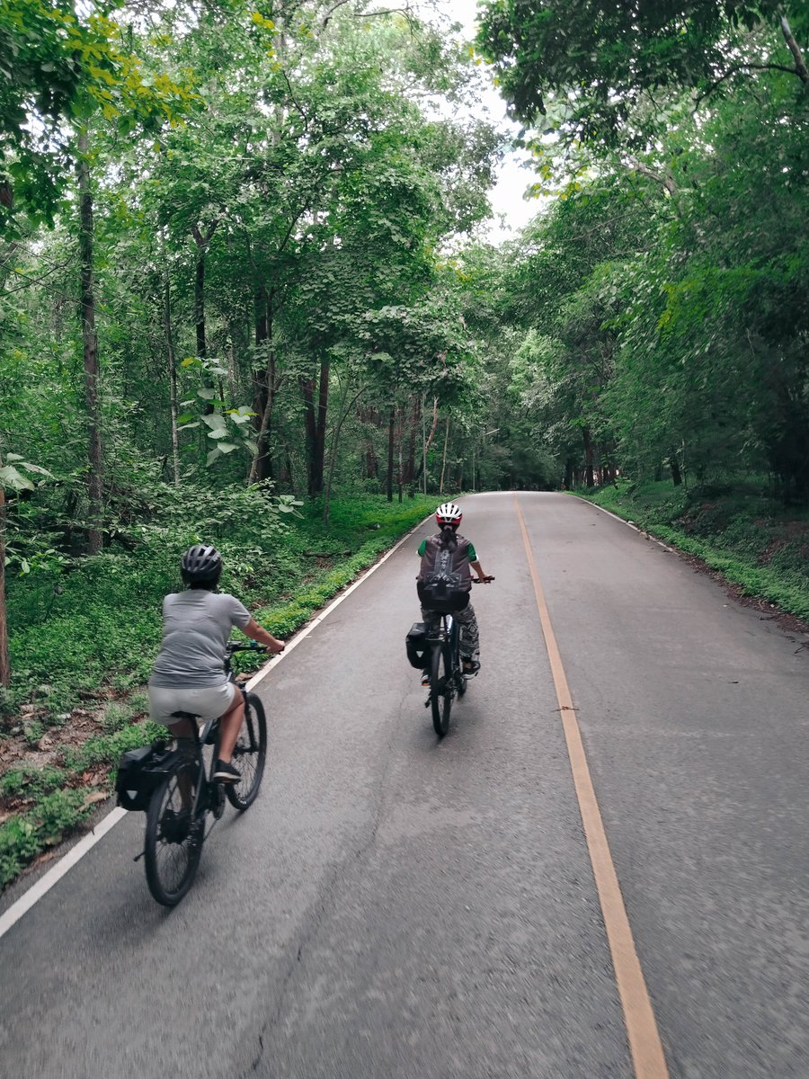nkbicycle's tweet photo. เชียงใหม่เป็นเมืองที่ขึ้นชื่อเรื่องธรรมชาติที่สวยงามและบรรยากาศที่ผ่อนคลาย ทำให้เป็นจุดหมายปลายทางยอดนิยมสำหรับนักปั่นจักรยานทั้งชาวไทยและชาวต่างชาติค่ะ การปั่นจักรยานเที่ยวเชียงใหม่นั้นมีเสน่ห์เป็นพิเศษ เพราะคุณจะได้สัมผัสกับวิถีชีวิตของคนเมืองเก่า  และดื่มด่ำกับธรรมชาติสมบูรณ์ https://t.co/k6LtLRbpcx
