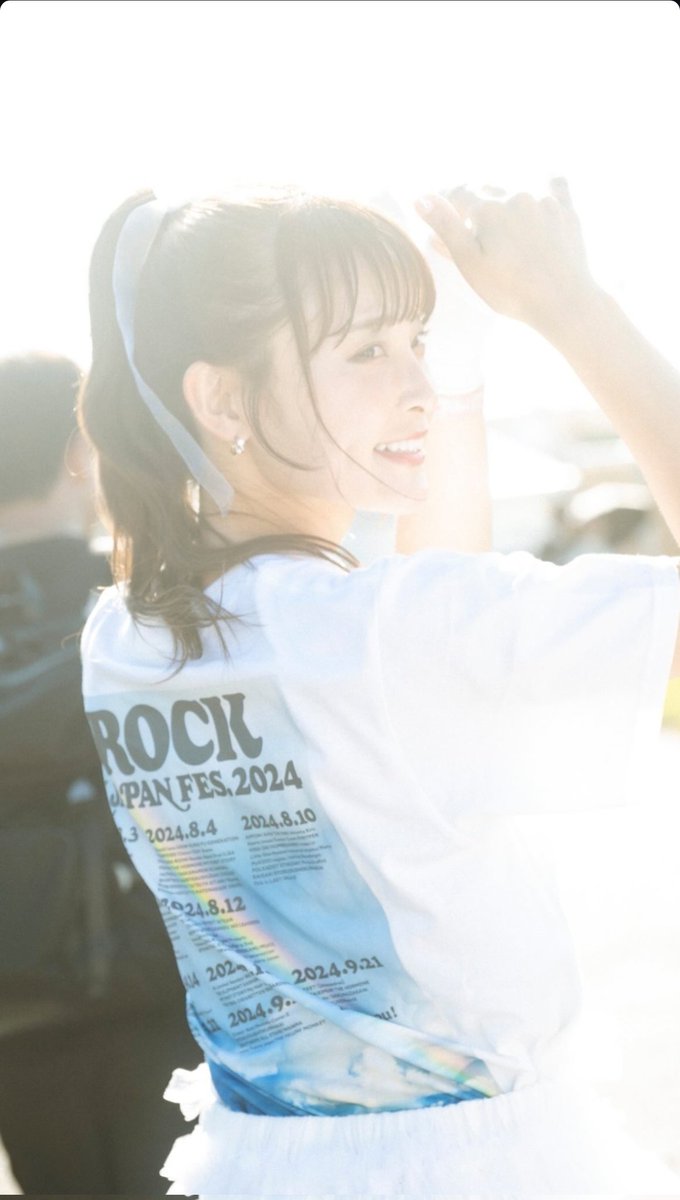 SATOSHI53837186's tweet photo. フェスで初めて見てどのぐらいハマる人が居るのだろ？？

白い衣装だから天使みたいだよね。 https://t.co/ZsduaY5fbh