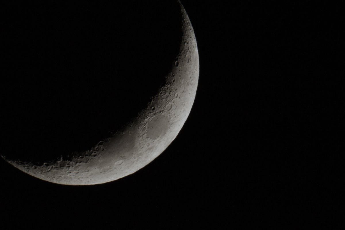 uva_api's tweet image. Vrijdag 16-8 kun je #Saturnus 🪐 en de maan komen bekijken in onze sterrenkoepels in #Amsterdam. Gratis! V.a. 21:00 start ieder uur een rondleiding met sterrenkijken als het helder is. Bij slecht weer laten we eerder gemaakt werk zien. Kaartjes v.a. 5-8 op api.uva.nl/nl/publieksact…