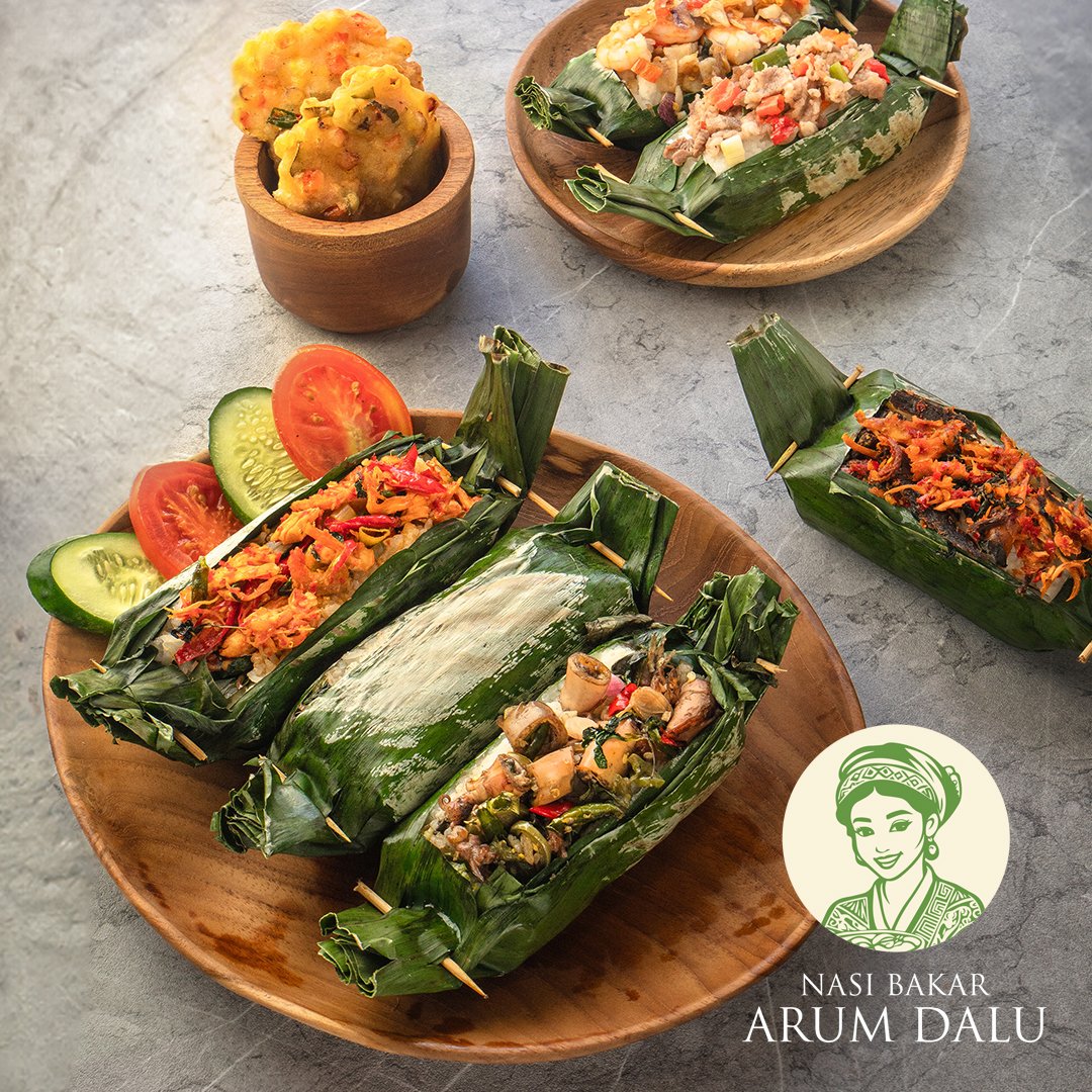 Nasi Bakar Arum Dalu

Menu lezat dengan cita rasa autentik Indonesia. Dibakar dalam daun pisang dengan isian yang menggugah selera, Nasi Bakar Arum Dalu, setiap suapan bikin ketagihan.

#KulinaID #CorporateCatering #CateringJakarta #NasiBakar #KulinerNusantara #MakananIndonesia
