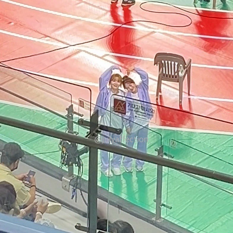 julyaffection's tweet photo. 꺄아아아아아악 최효정 현승희 왤캐 귀여워??? https://t.co/aopKgUSsw5