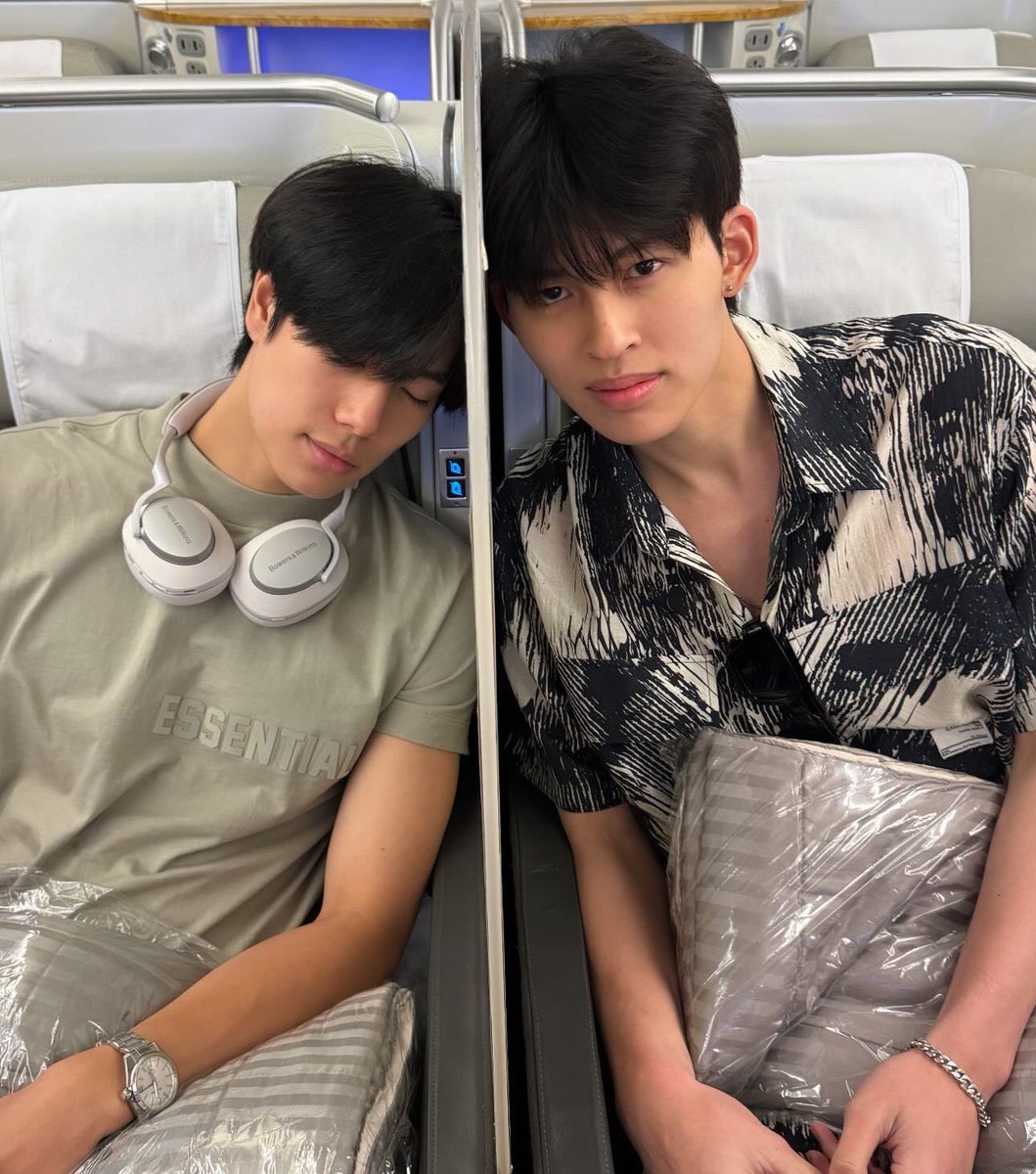 ppnarabbit's tweet photo. CAN U SEE THE SIZE DIFF?????? KAYAKK????? YAALLAHH??? DARI UKURAN PALA NYA AJAHHHH UDH JAUH BGT GEDE NYA SI POND????😭😭🥴🥴🫵🏻🥴🫵🏻😭🥴🫵🏻🫵🏻😭 https://t.co/KOQTR1J0fE