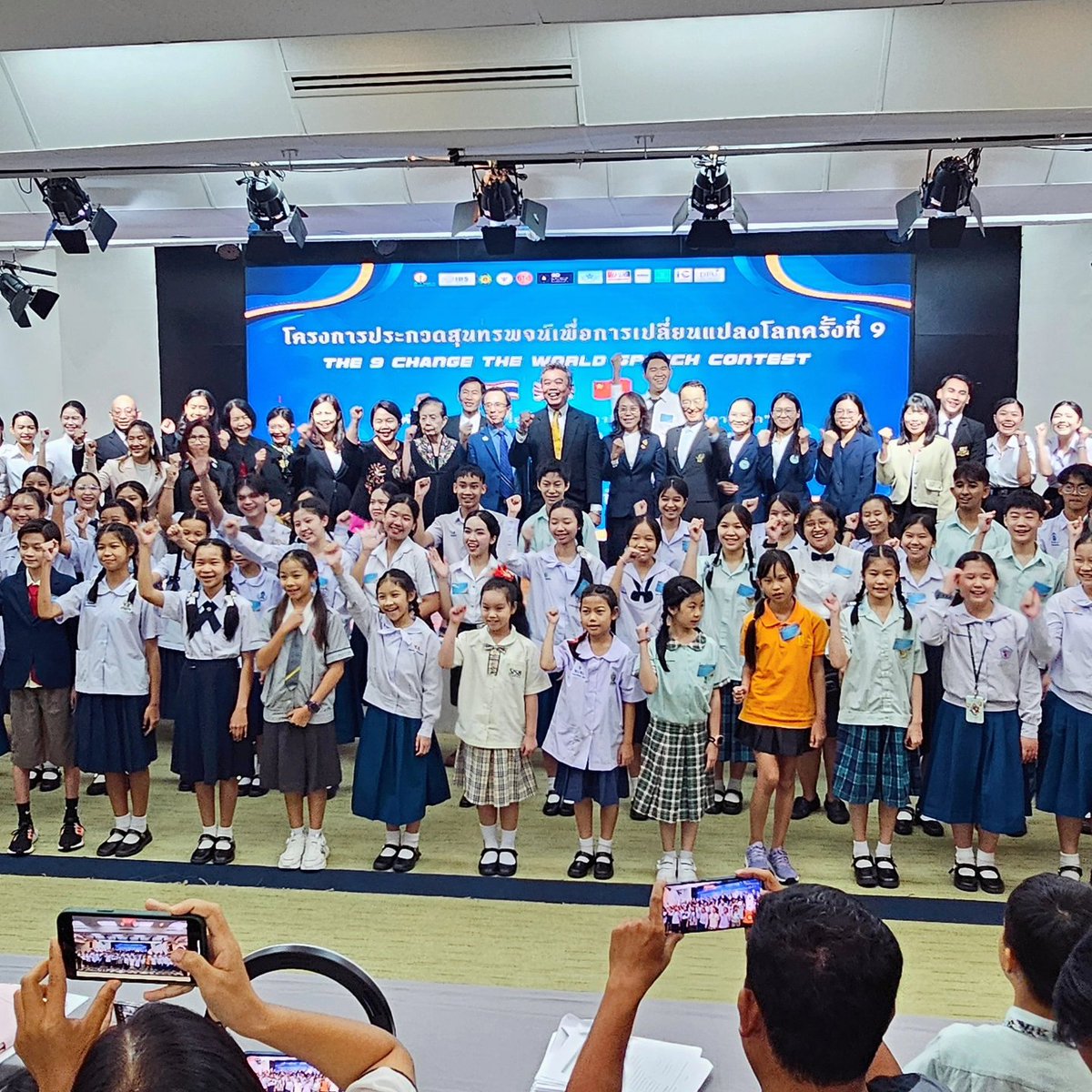ChinaASEANSDU's tweet photo. 🎉#หลักสูตรธุรกิจจีนอาเซียน #สวนดุสิต ขอชื่นชมและยินดีกับ👏👏“วิว” วิลาสินี ชมเอ❤️ “ปาล์มมี่” กีรัตยา อนุโต ❤️ “โบนัส” ปาริชาติ ฐานหมั่น❤️
💢ที่ทำหน้าที่ตัวแทนมหาวิทยาลัย 💢 ในการประกวดสุนทรพจน์เพื่อการเปลี่ยนแปลงโลก ครั้งที่ 9   Change the World Speech Contest 2024   @CTWSpeech https://t.co/adNmzHKyGB