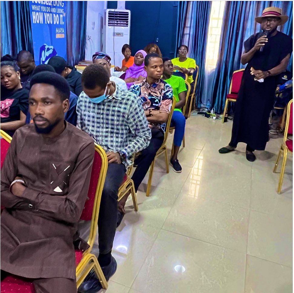 EL_OSATO's tweet photo. βThe future belongs to those who believe in the beauty of their dreams.β - Eleanor Roosevelt
#yaliosun organized a productive meeting with leading tech innovators in Osun State and the Director of the Ministry of Science, Innovation, and Technology in Osun State. https://t.co/JW6LqMRM3N