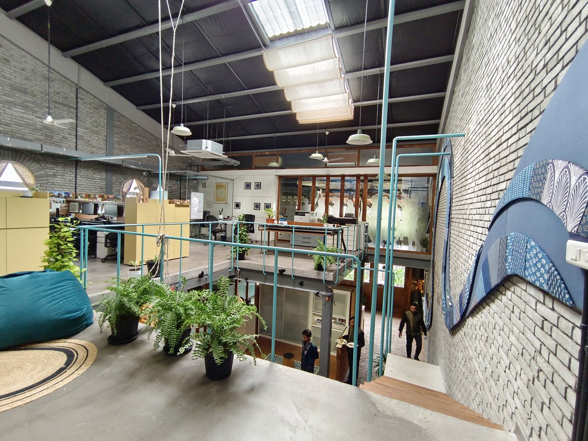 IGBConline's tweet image. ✨IGBC Surat Chapter Study Mission Success!
Project #KAARYASHALA, is certified an #IGBCPlatinum-certified green project! 🎉

During the visit, Mr. Niraj K. Viraddiya, Chairman, IGBC #Surat Chapter, honored the #AanganArchitects team for Project KAARYASHALA. 🏆👏

#GreeningSurat