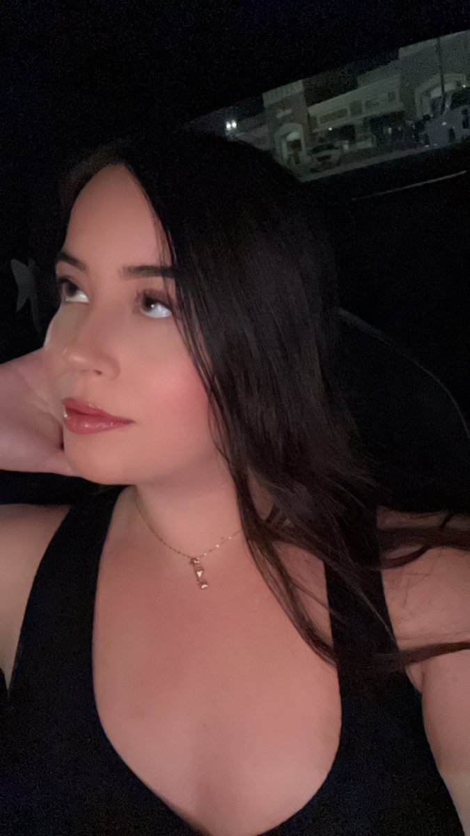 _melaniekaee17's tweet photo. 🖤 https://t.co/nIDNDkxBaY