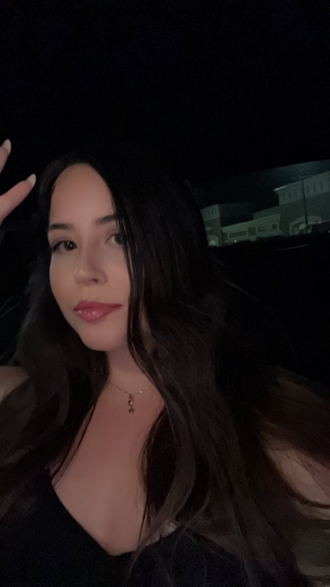 _melaniekaee17's tweet photo. 🖤 https://t.co/nIDNDkxBaY