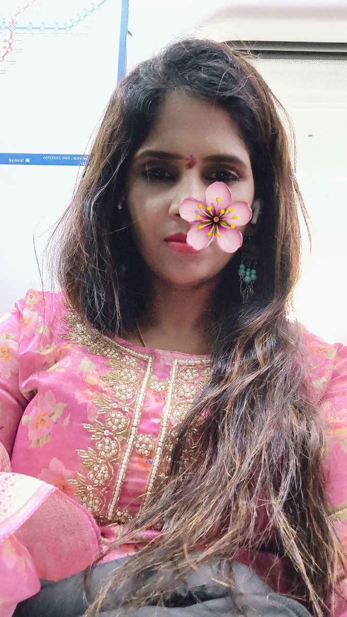 Nishi_Reddy_'s tweet photo. Andhariki Sravana Masam shubhakankshalu ๐. Temple ki velli Ammavari Dharshanam checkuni vacha ๐
#MetroPic https://t.co/hiMt2NDy8f