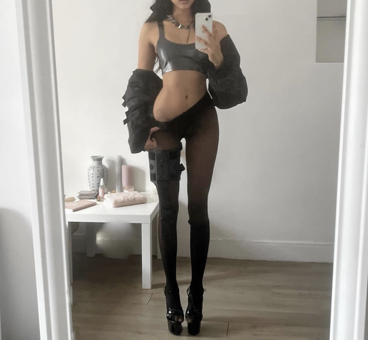 losingsaniity's tweet photo. you can eat when you’re skinny https://t.co/5jE0k0UksJ