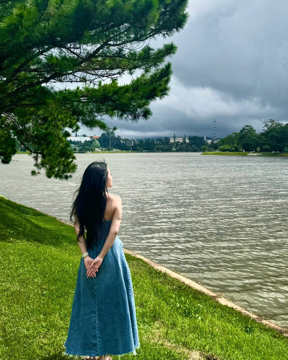 Hoa sẽ nở , trà sẽ trong , nắng sẽ nhạt và buồn sẽ vơi ….🙂