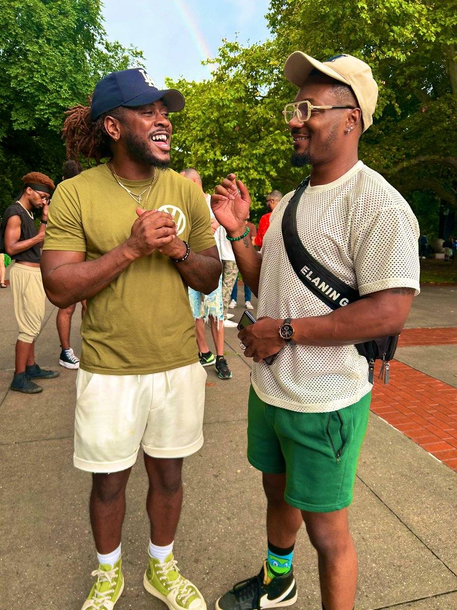 Charming__type's tweet photo. Sunday, fun day! #SoulSummit #FortGreenPark catching a vibe with the homies! https://t.co/E0HRouhlzj