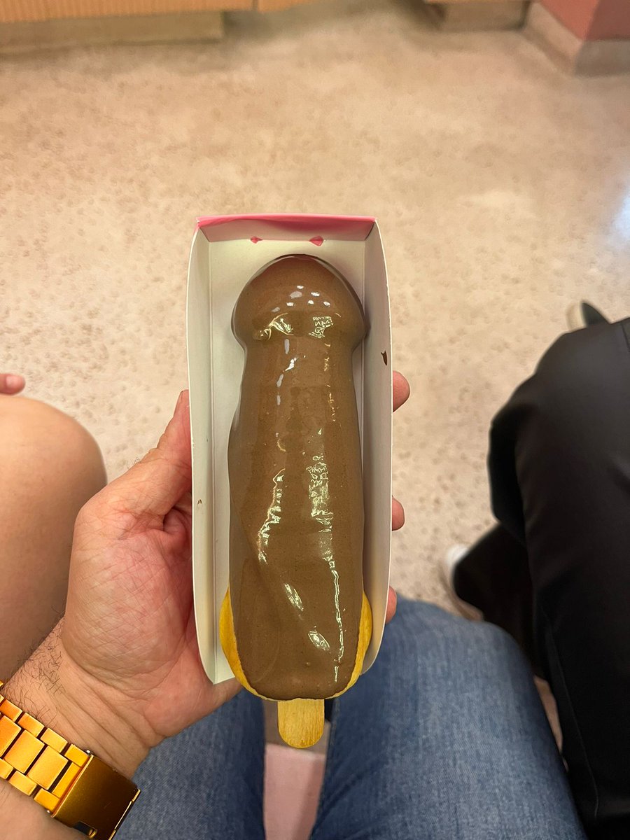 DeniGlobalNet's tweet image. Ja que nao tenho um de carne, vou nesse de waffer hehehehehhh