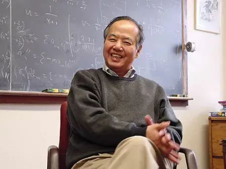 🇨🇳🇺🇸Tsung-Dao (T. D.) Lee, a Chinese-American Nobel laureate in physics known for his work on parity violation and the Lee-Yang theorem, died on August 5, 2024, at the age of 95.
In 1957, Lee, at the age of 31, won the Nobel Prize in Physics. He became the youngest Nobel laureate