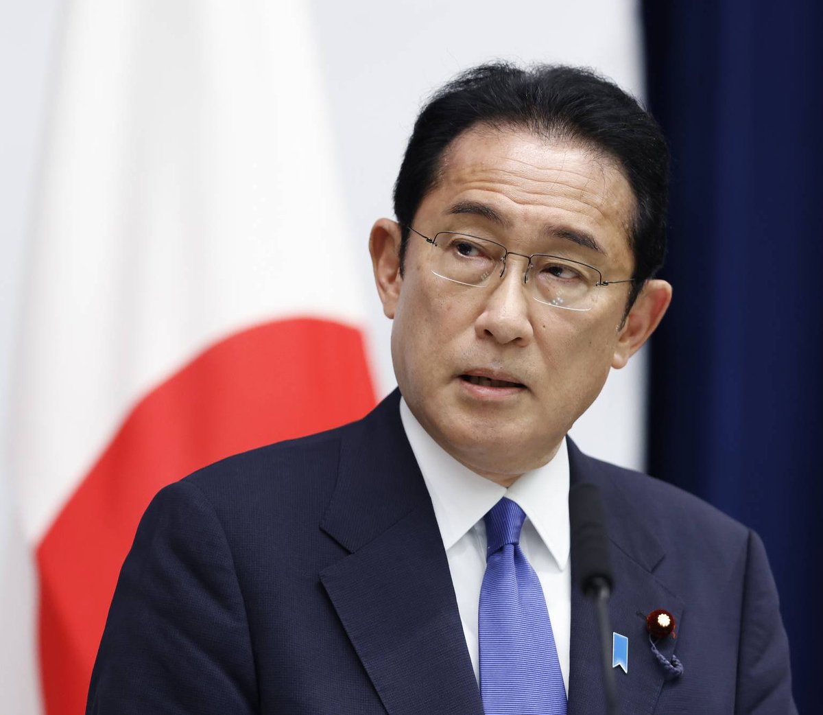 BRICSinfo's tweet image. JUST IN: 🇯🇵 Japan's Nikkei stock index falls over 4,000 points, the largest drop in its history.