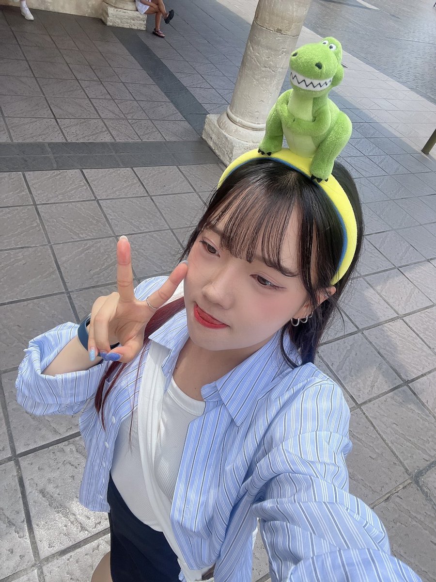 PF_Official_X's tweet photo. 디즈니랜드 너무 재밌다 쿜쿜🦖🦖🦖

#아랑 #ARANG #アラン https://t.co/vzrPLRtFp8