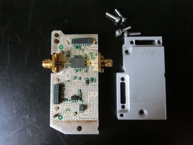 JH1OQH's tweet image. The broken wavelab module was disconnected and revived into an MMIC two-stage amplifier 
Gain 33dB  2W output
#WAVELAB  #24GHz