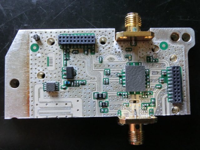 JH1OQH's tweet image. The broken wavelab module was disconnected and revived into an MMIC two-stage amplifier 
Gain 33dB  2W output
#WAVELAB  #24GHz