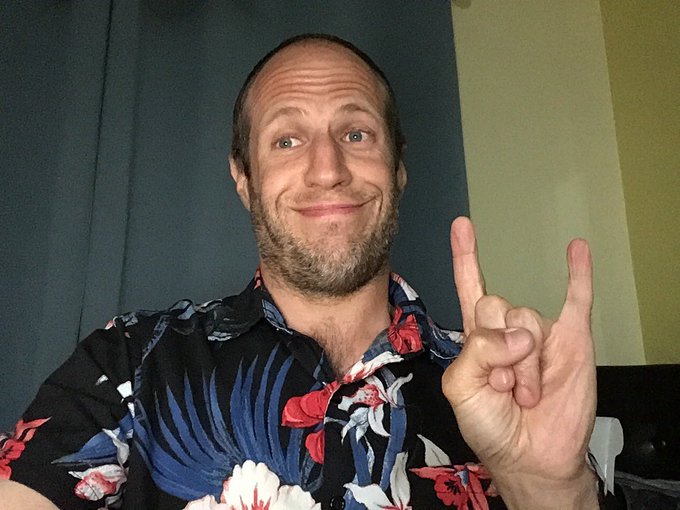 Good night from my old ipad! https://t.co/ldbI0ijvUe